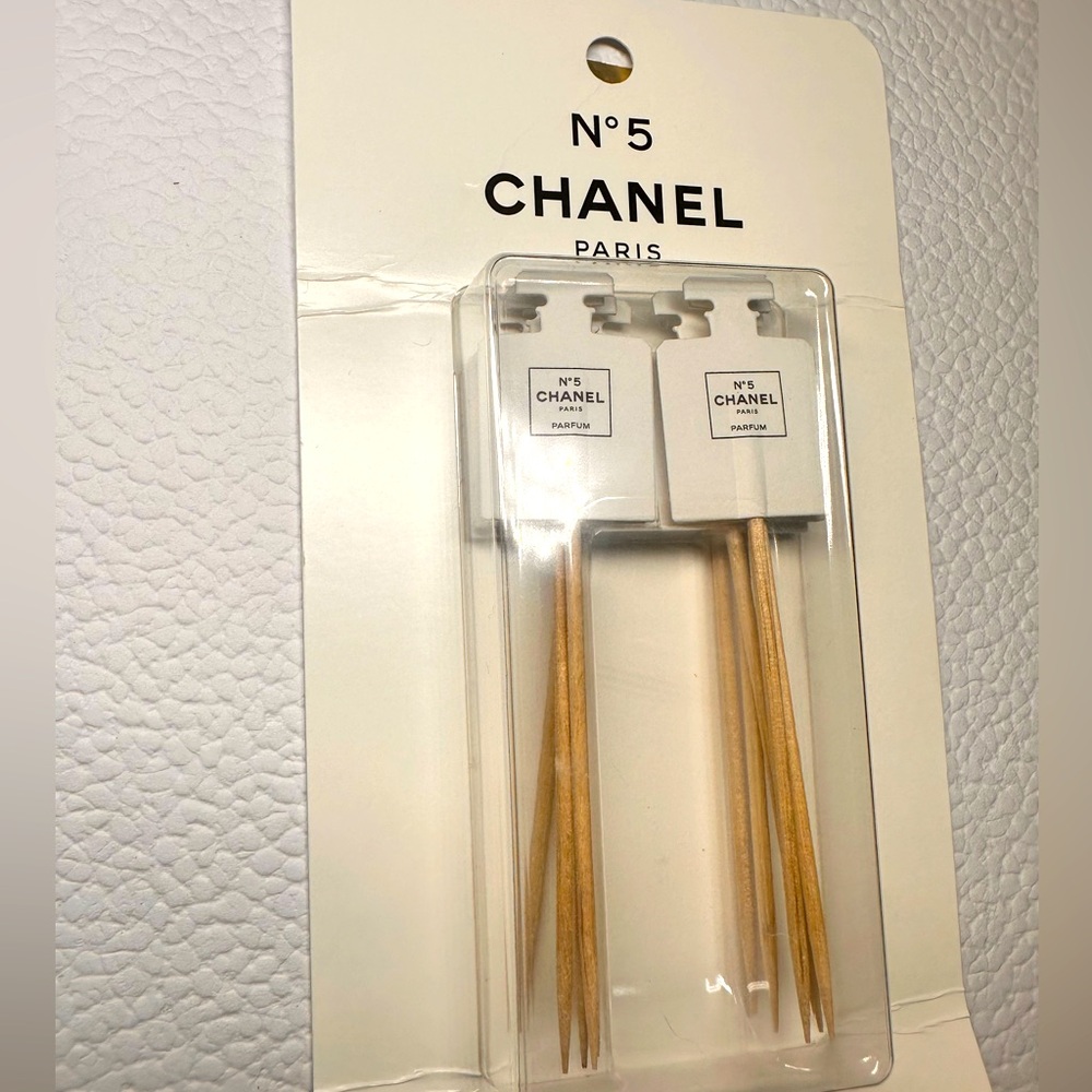 Chanel factory No 5 cake toppers limited edition